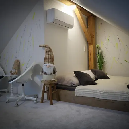 לינה וארוחת בוקר Hradebni 16 *