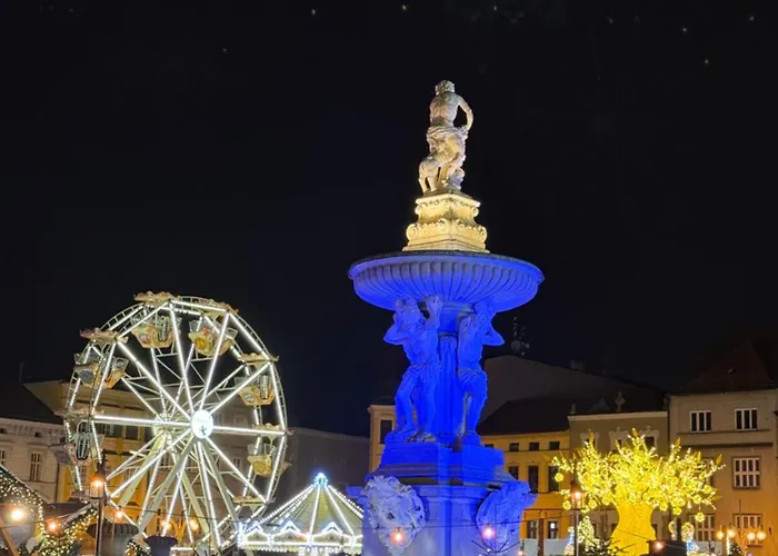 לינה וארוחת בוקר Hradebni 16